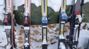 Skis resting in a line | ©Tom Palladio Images